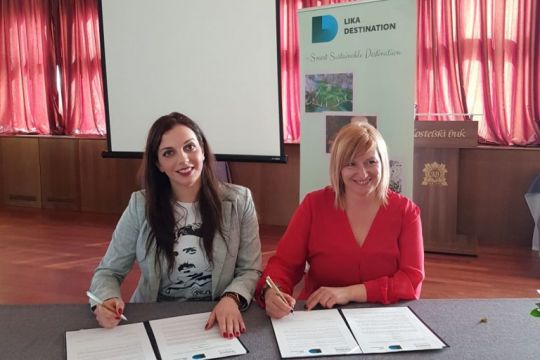 Agreement on cooperation between tourist clusters UNASANA and Lika Destination was signed Agreement on cooperation between tourist clusters UNASANA and Lika Destination was signed
